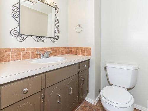 8715 27 Avenue, Edmonton, AB - Indoor Photo Showing Bathroom