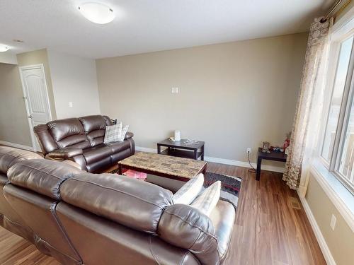 4013 41B Avenue, Drayton Valley, AB - Indoor Photo Showing Living Room