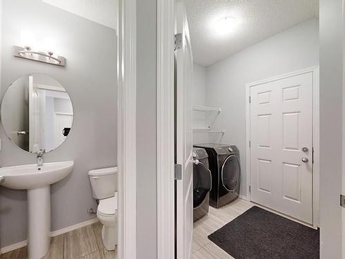 9119 Cooper Cres, Edmonton, AB - Indoor Photo Showing Bathroom