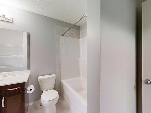 9119 Cooper Cres, Edmonton, AB - Indoor Photo Showing Bathroom