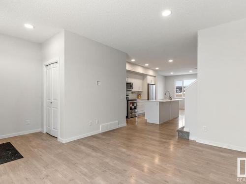 2125 Maple Road, Edmonton, AB - Indoor