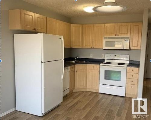 207 70 Woodsmere, Fort Saskatchewan, AB - Indoor Photo Showing Kitchen