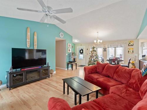 5306 Everett Road, Rural Lac Ste. Anne County, AB - Indoor Photo Showing Living Room