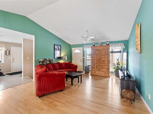 5306 Everett Road, Rural Lac Ste. Anne County, AB - Indoor Photo Showing Living Room