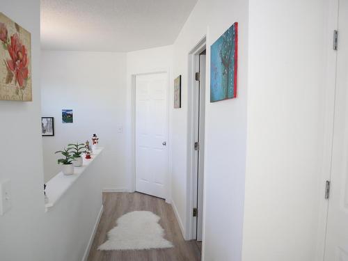 9091 Scott Cr, Edmonton, AB - Indoor Photo Showing Other Room