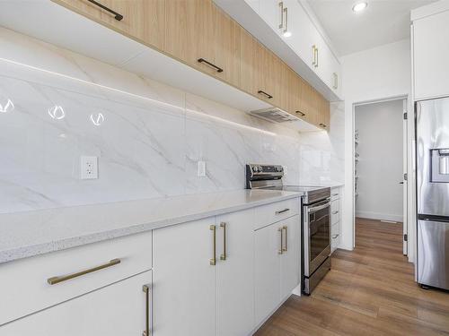 2920 1 Avenue, Edmonton, AB - Indoor Photo Showing Kitchen