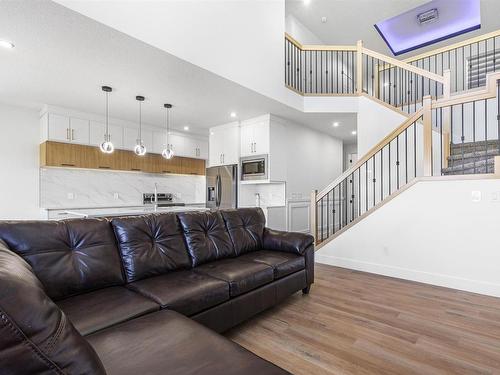 2920 1 Avenue, Edmonton, AB - Indoor Photo Showing Living Room