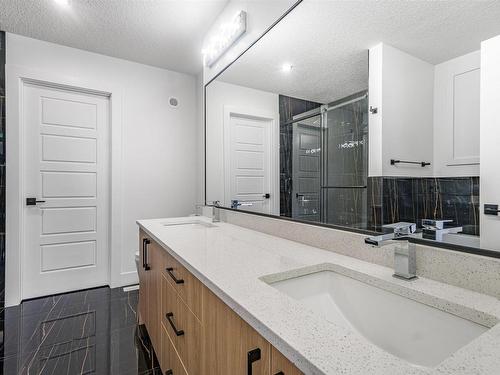 2920 1 Avenue, Edmonton, AB - Indoor Photo Showing Bathroom