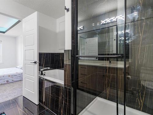 2920 1 Avenue, Edmonton, AB - Indoor Photo Showing Bathroom