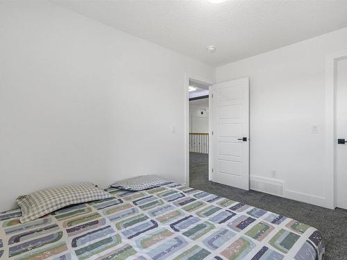 2920 1 Avenue, Edmonton, AB - Indoor Photo Showing Bedroom