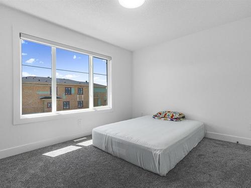 2920 1 Avenue, Edmonton, AB - Indoor Photo Showing Bedroom