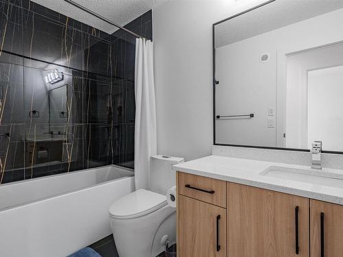 2920 1 Avenue, Edmonton, AB - Indoor Photo Showing Bathroom