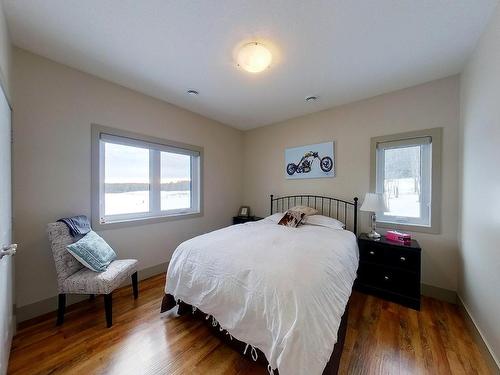 18121 Township Road 540, Rural Yellowhead, AB - Indoor Photo Showing Bedroom