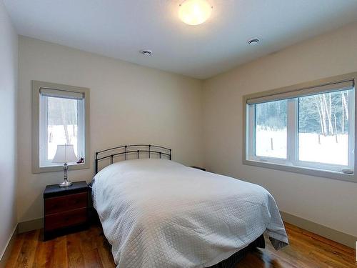 18121 Township Road 540, Rural Yellowhead, AB - Indoor Photo Showing Bedroom