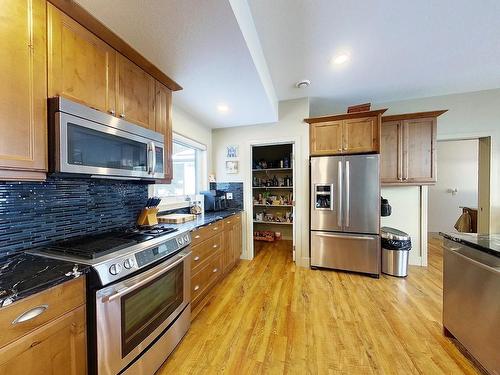 18121 Township Road 540, Rural Yellowhead, AB - Indoor Photo Showing Kitchen