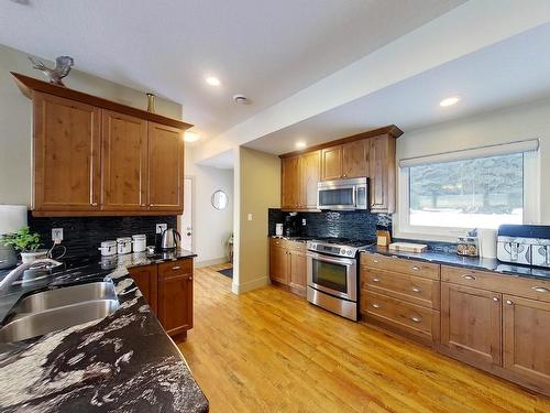 18121 Township Road 540, Rural Yellowhead, AB - Indoor Photo Showing Kitchen With Double Sink