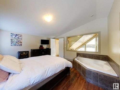 18121 Township Road 540, Rural Yellowhead, AB - Indoor Photo Showing Bedroom