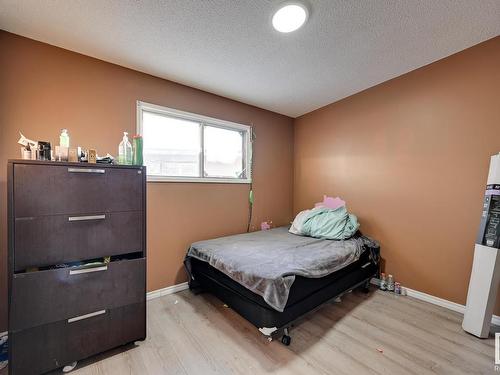 7220 152A Avenue, Edmonton, AB - Indoor Photo Showing Bedroom