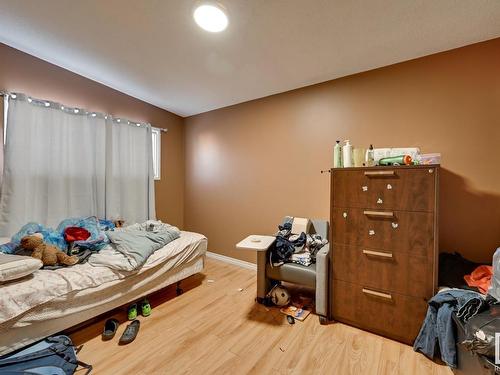 7220 152A Avenue, Edmonton, AB - Indoor Photo Showing Bedroom