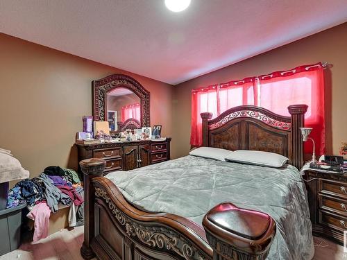 7220 152A Avenue, Edmonton, AB - Indoor Photo Showing Bedroom