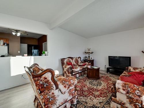 7220 152A Avenue, Edmonton, AB - Indoor Photo Showing Living Room