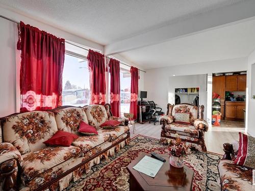 7220 152A Avenue, Edmonton, AB - Indoor Photo Showing Living Room