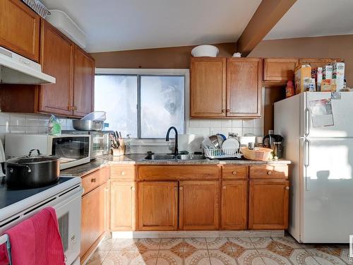 7220 152A Avenue, Edmonton, AB - Indoor Photo Showing Kitchen