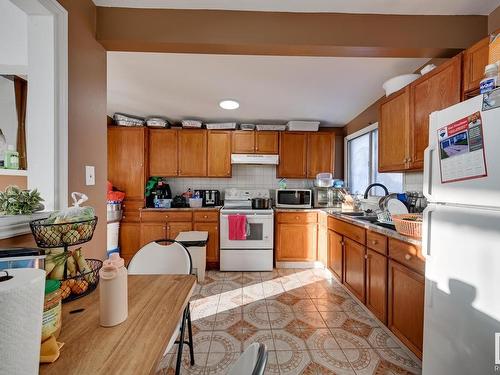 7220 152A Avenue, Edmonton, AB - Indoor Photo Showing Kitchen