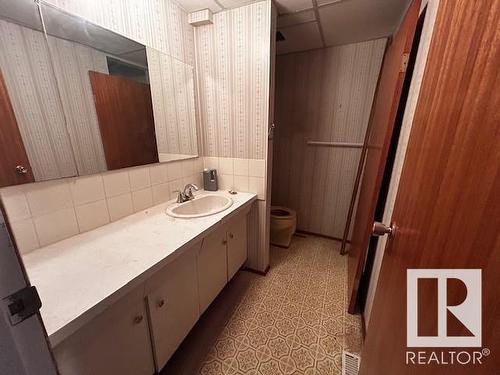 2 Duke Drive, Lamont, AB - Indoor Photo Showing Bathroom