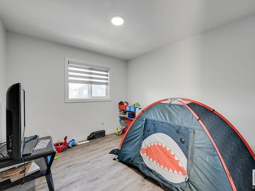 621 Glenridding Ravine Drive, Edmonton, AB - Indoor Photo Showing Bedroom