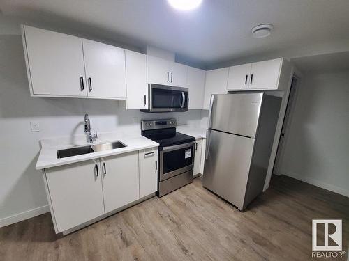 621 Glenridding Ravine Drive, Edmonton, AB - Indoor Photo Showing Kitchen With Stainless Steel Kitchen