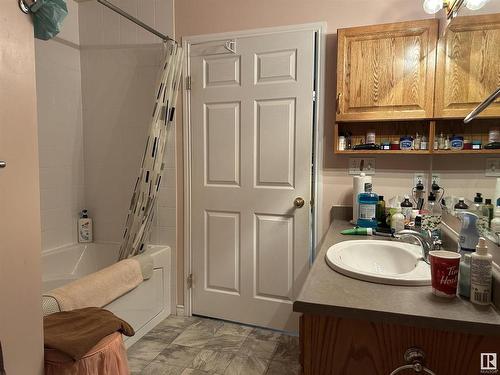 5138 47 Street, Redwater, AB - Indoor Photo Showing Bathroom