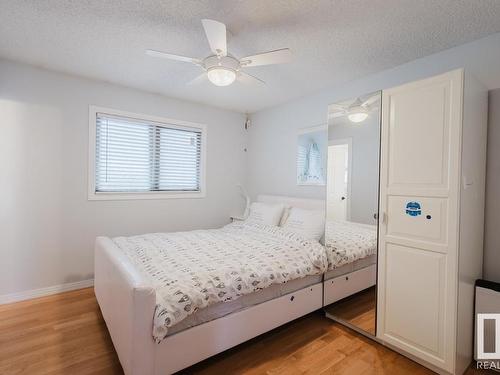 7419 32 Avenue, Edmonton, AB - Indoor Photo Showing Bedroom