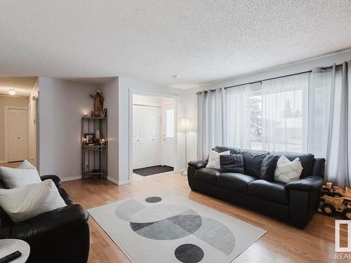 7419 32 Avenue, Edmonton, AB - Indoor Photo Showing Living Room