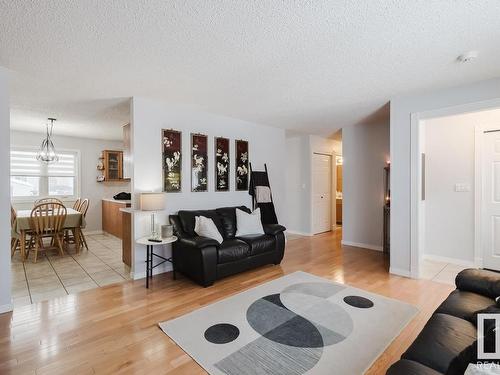 7419 32 Avenue, Edmonton, AB - Indoor Photo Showing Living Room