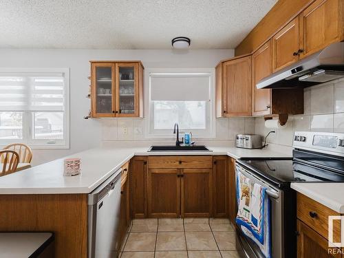 7419 32 Avenue, Edmonton, AB - Indoor Photo Showing Kitchen