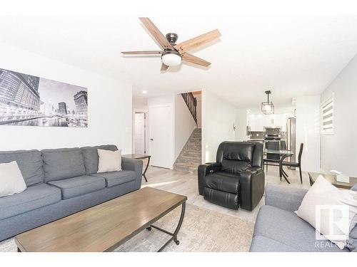 15828 98 Street, Edmonton, AB - Indoor Photo Showing Living Room