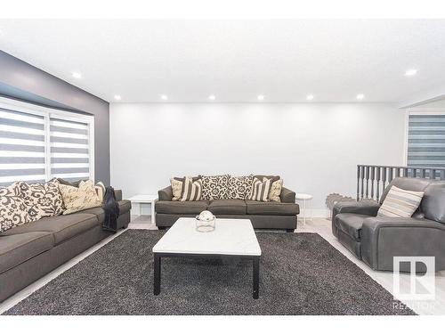 15828 98 Street, Edmonton, AB - Indoor Photo Showing Living Room