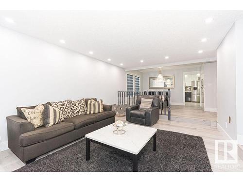 15828 98 Street, Edmonton, AB - Indoor Photo Showing Living Room