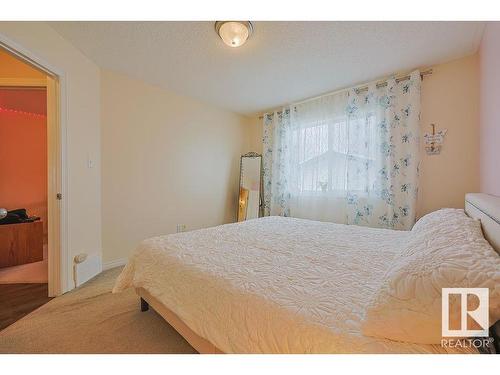 1314 Grant Way, Edmonton, AB - Indoor Photo Showing Bedroom