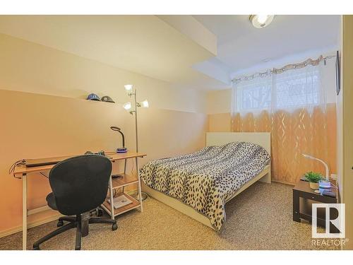 1314 Grant Way, Edmonton, AB - Indoor Photo Showing Bedroom