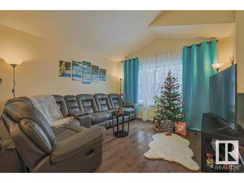 1314 Grant Way, Edmonton, AB - Indoor Photo Showing Living Room