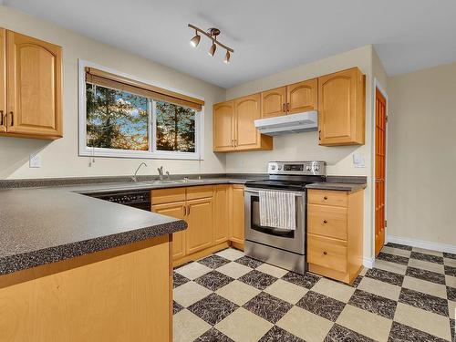 141 Homestead Cr Nw, Edmonton, AB - Indoor Photo Showing Kitchen