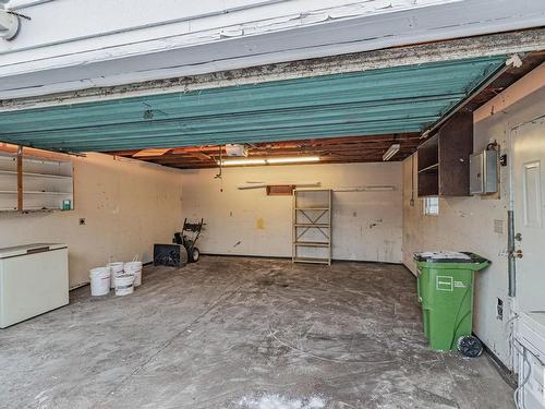 141 Homestead Cr Nw, Edmonton, AB - Indoor Photo Showing Garage