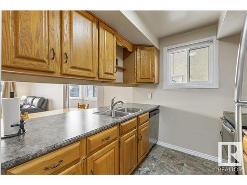 193 Lancaster Terrace, Edmonton, AB - Indoor Photo Showing Kitchen With Double Sink