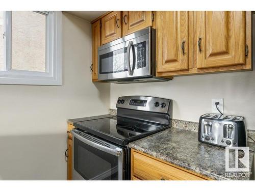 193 Lancaster Terrace, Edmonton, AB - Indoor Photo Showing Kitchen