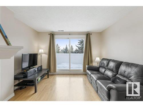 193 Lancaster Terrace, Edmonton, AB - Indoor Photo Showing Living Room