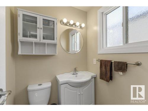 193 Lancaster Terrace, Edmonton, AB - Indoor Photo Showing Bathroom