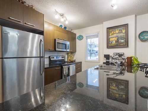 3117 9351 Simpson Drive, Edmonton, AB - Indoor Photo Showing Kitchen With Upgraded Kitchen