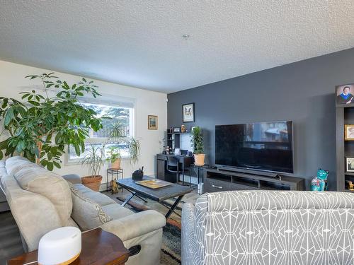 3117 9351 Simpson Drive, Edmonton, AB - Indoor Photo Showing Living Room